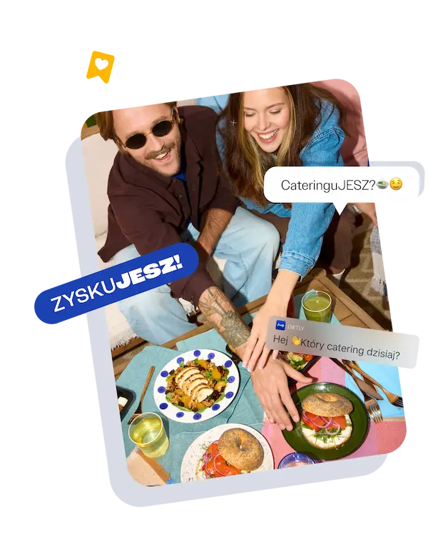 Para przy stole z posiłkami z cateringu dietetycznego